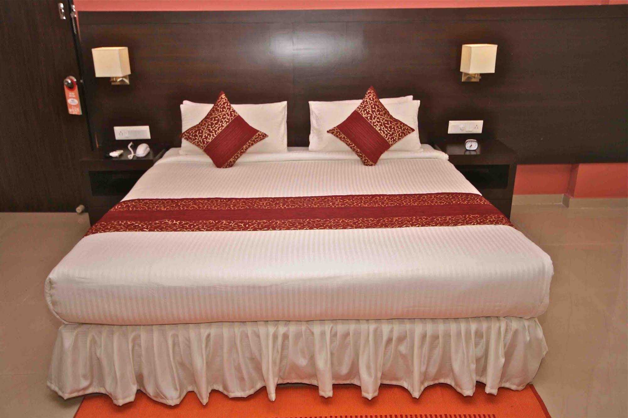 Treebo Trend Sterling Suites Inn Μπανγκαλόρ Εξωτερικό φωτογραφία