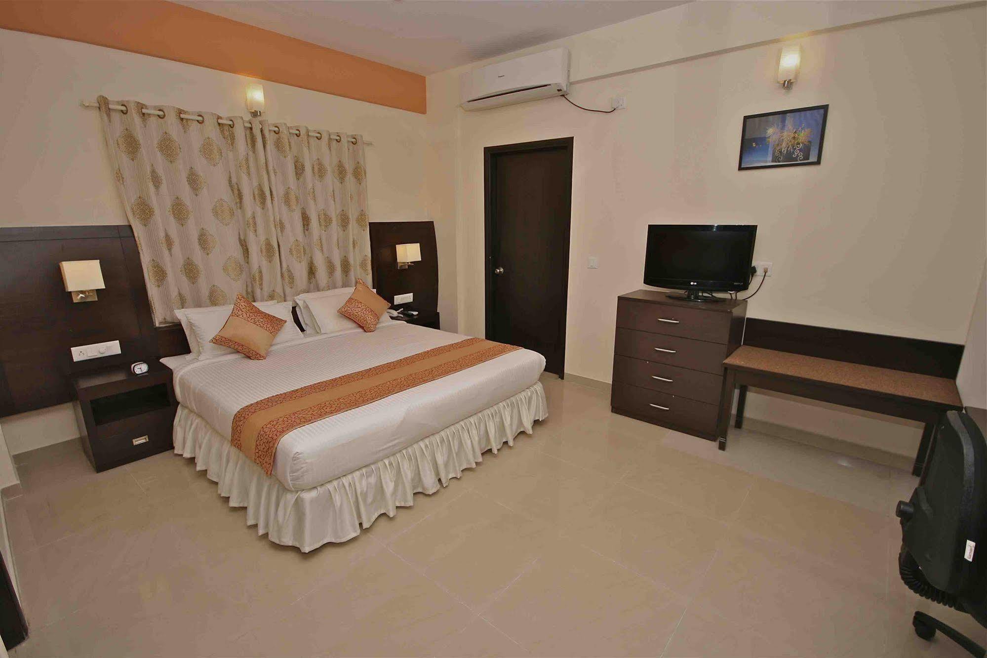 Treebo Trend Sterling Suites Inn Μπανγκαλόρ Εξωτερικό φωτογραφία